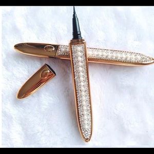 2-IN-1 EYELINER GLUE PEN